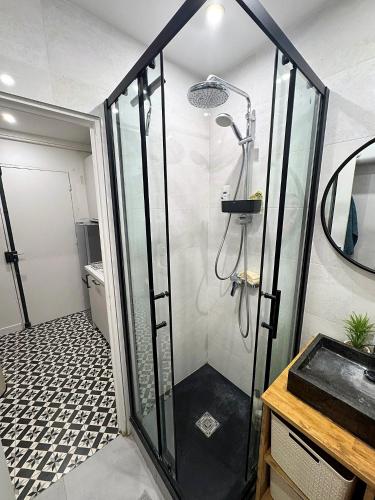 Cozy Haussmann Flat - Quiet 1BR Peaceful Montparnasse Escape