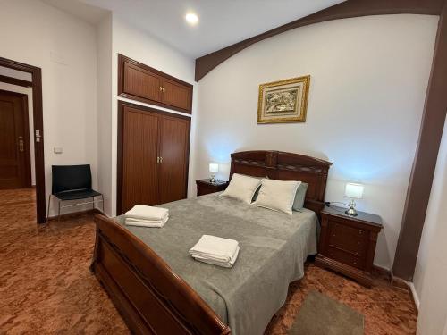 a bedroom with a bed with two towels on it at Alojamiento Rural Ambite in Ambite