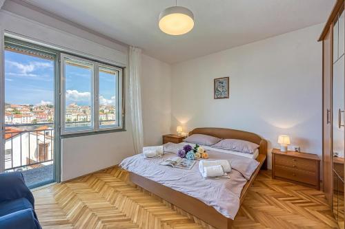 Enolabee Harbour View Apartment - Happy Rentals