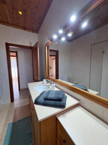 a bathroom with a sink and a mirror at Retiro da Ribeira in Angra do Heroísmo