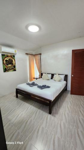 a bedroom with a large bed in a room at Chaya village B - a shared pool & Jacuzi in Ko Lanta