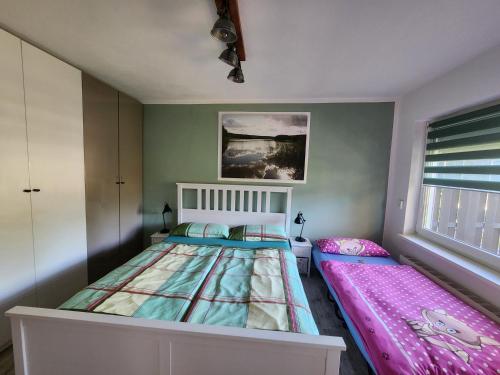 a bedroom with a bed and a window at Ferienwohnung Am See 55 in Bad Saarow