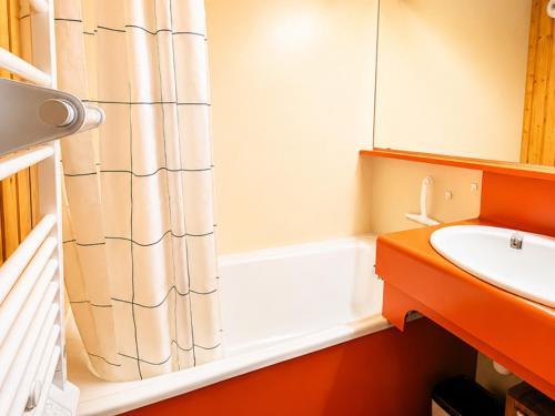 Grand studio pour 4, Les Menuires, aux pieds des pistes - FR-1-452-397