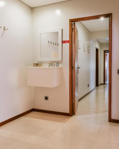 a hallway with a door leading into a room at Lourença Stays - Vila Beach Apartment 1 in Vila do Conde