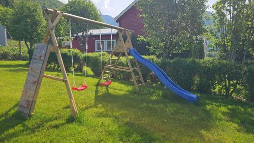 Gallery image of Rødseth gårdsovernatting Hytter in Molde