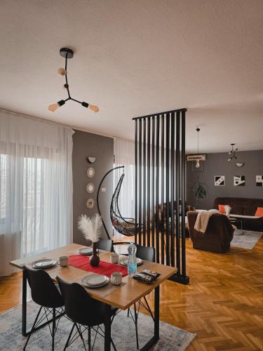 Foto Modern 2BR Apt with 2 Balconies Views and Parking 4