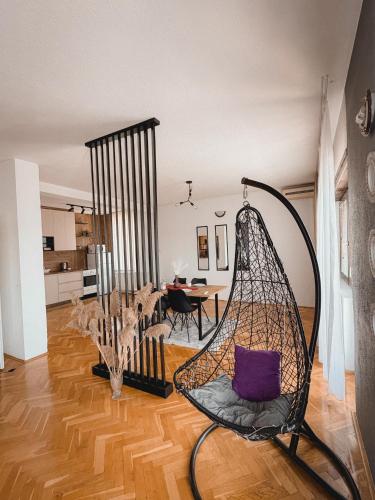 Foto Modern 2BR Apt with 2 Balconies Views and Parking 2
