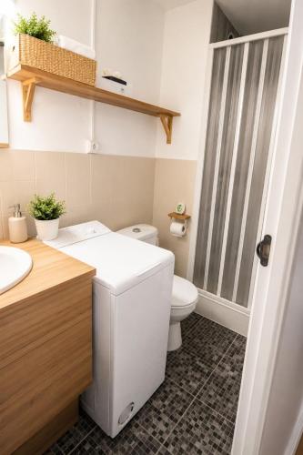 Apt 2 pers, clim, wifi, parking, lave linge, prox plages