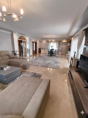 Bel Air Villa 5BR, Private Pool, Parking and Beach