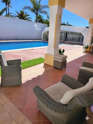 Bel Air Villa 5BR, Private Pool, Parking and Beach