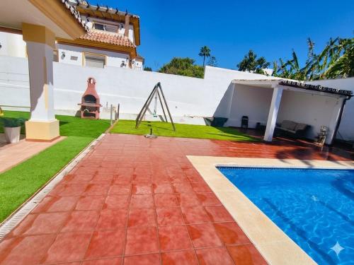 Bel Air Villa 5BR, Private Pool, Parking and Beach