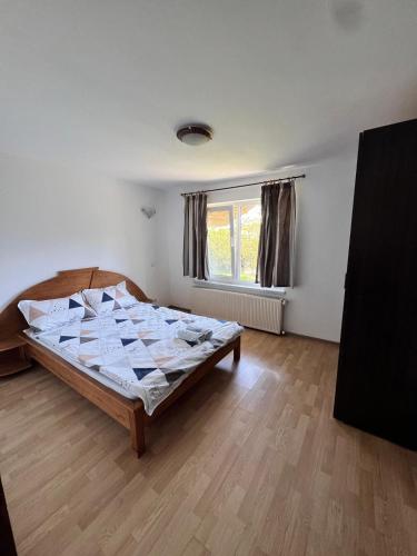 a bedroom with a large bed in a room at Vlădești house in Vlădeşti