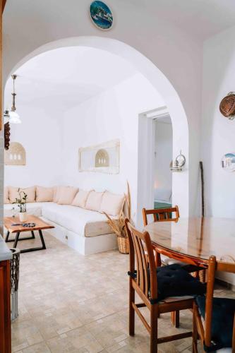 a living room with a couch and a table at Ormos Isternia House in Istérnia