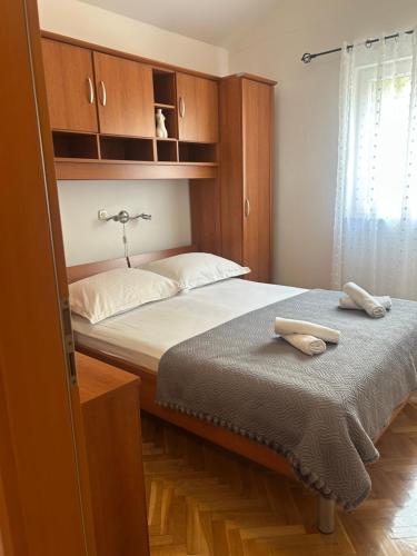 a bedroom with a bed with two towels on it at M5 in Promajna