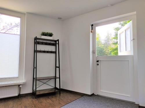a room with a door and a shelf next to a window at Dat tweete Tohuus in Soltau
