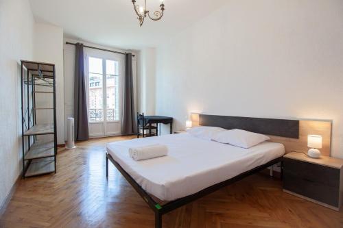 Bright 2-Bedroom Apartment - La Libération