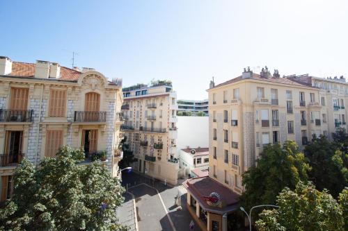 Bright 2-Bedroom Apartment - La Libération