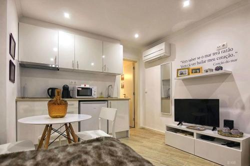 Cozy Studio, Heart of Historic Mouraria