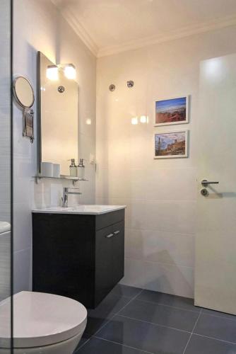 Cozy Studio, Heart of Historic Mouraria