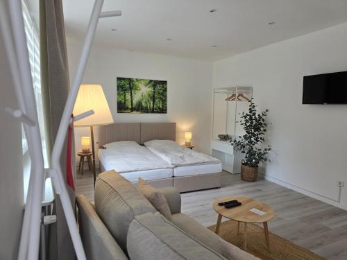 a living room with a bed and a couch at Lieblingsplatz Bevensen in Bad Bevensen