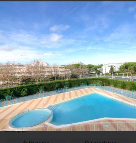 Studio résidence avec piscine commune et parking