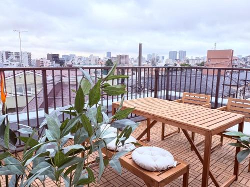 Super Luxury 2 bedroom Big Suite M-doa in Shinjuku, Spacious with terrace Dyson & POLA! 3 min to Waseda station, maximum 6 guests