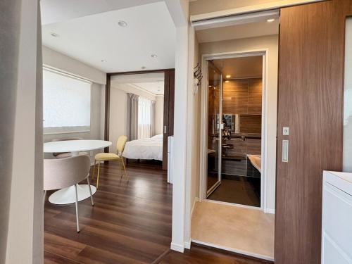 Super Luxury 2 bedroom Big Suite M-doa in Shinjuku, Spacious with terrace Dyson & POLA! 3 min to Waseda station, maximum 6 guests