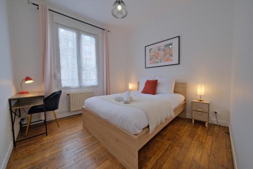 a bedroom with a bed and a desk and a window at Margherita in Reims