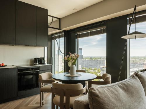 URBAN APARTMENTS Global Skyline 22nd Floor No 15 - Free Garage - LUXURY