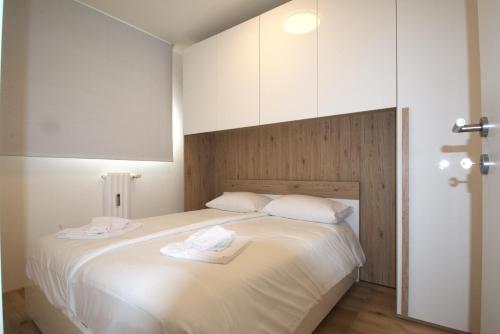a bedroom with a bed with two towels on it at La Perla del Lago in Luino