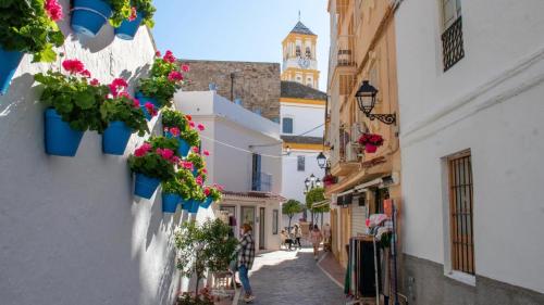 Marbella Center Old Town Oasis & Pool