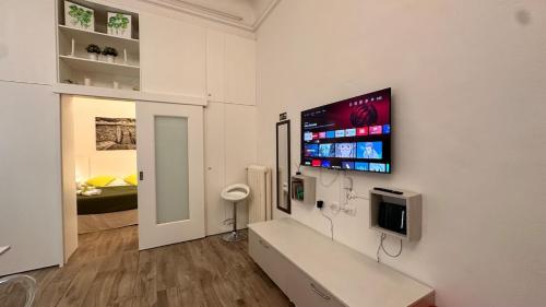 Luxury Apartment Near the Duomo accommodate up to 4 people