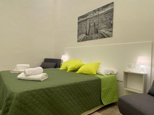 Luxury Apartment Near the Duomo accommodate up to 4 people