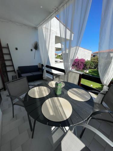 Garden by the sea apartment just 100m from the beach