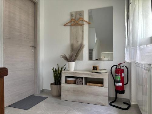 a room with a fire hydrant and a mirror at Patty House in Colico