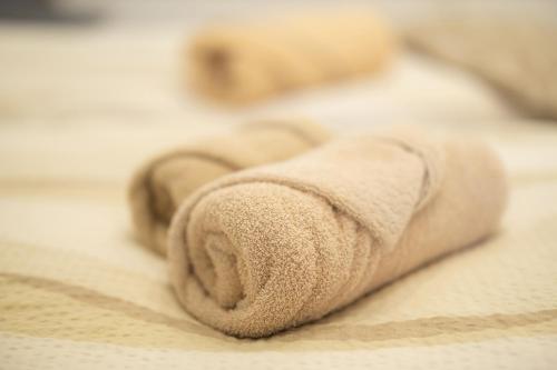 a rolled up towel on the floor of a bathroom at Reload Apartments - FeWo1 im Remmeker Feld in Bad Arolsen
