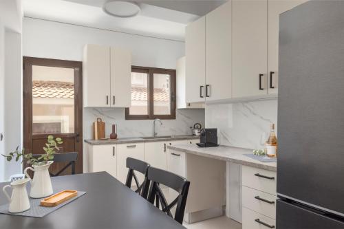 Ionian Breeze Luxury Apartments-Avithos