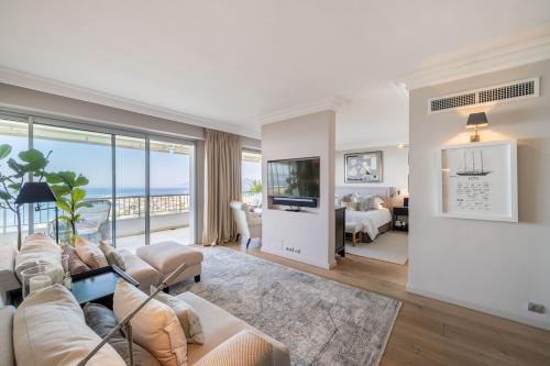 Duplex Penthouse with panoramic sea view in Cannes