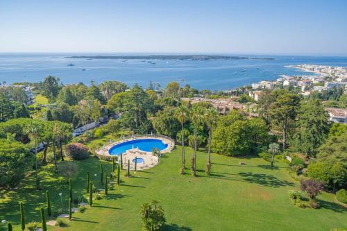Duplex Penthouse with panoramic sea view in Cannes