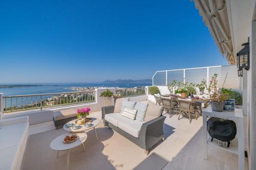 Duplex Penthouse with panoramic sea view in Cannes