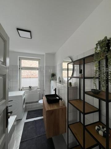 a bathroom with a sink and a bath tub at Cityapartment Rosi in Pasewalk