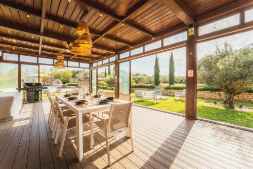 a large screened porch with a table and chairs at New to the market - 4BR Farmhouse with Pool by SF Homes in Siġġiewi