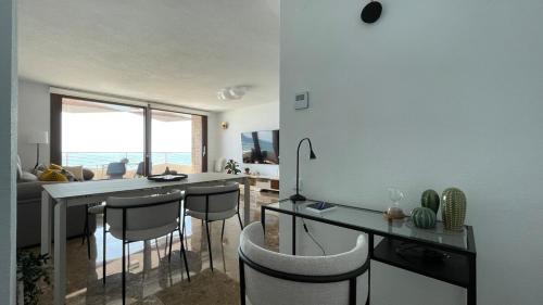 Large beachfront apartmen mediterranean views