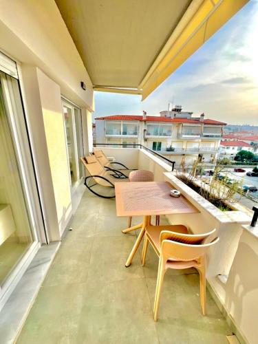 Azure Sea & Garden View Apartment