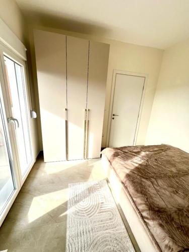 Azure Sea & Garden View Apartment