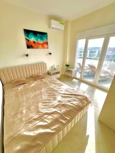 Azure Sea & Garden View Apartment