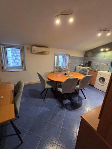 INCHY ACCOMMODATION - Deluxe Rooms & fully equipped kitchen in Diocletian's Palace