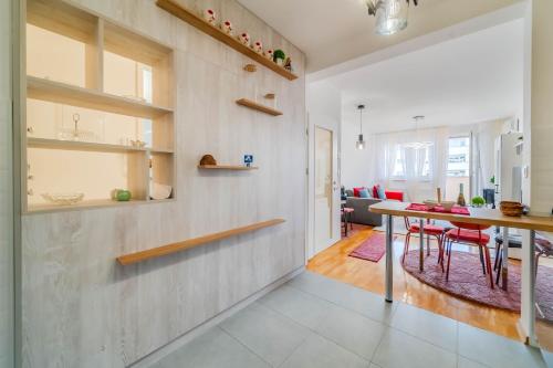 Apartment Saga With Terrace And Parking - Happy Rentals