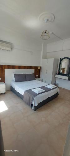 a bedroom with a large bed in a room at Bena pansiyon in Fethiye