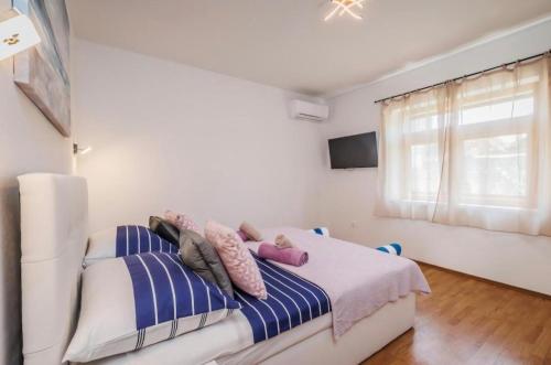 Cozy place near beach in the center Kastel Stari with terrase